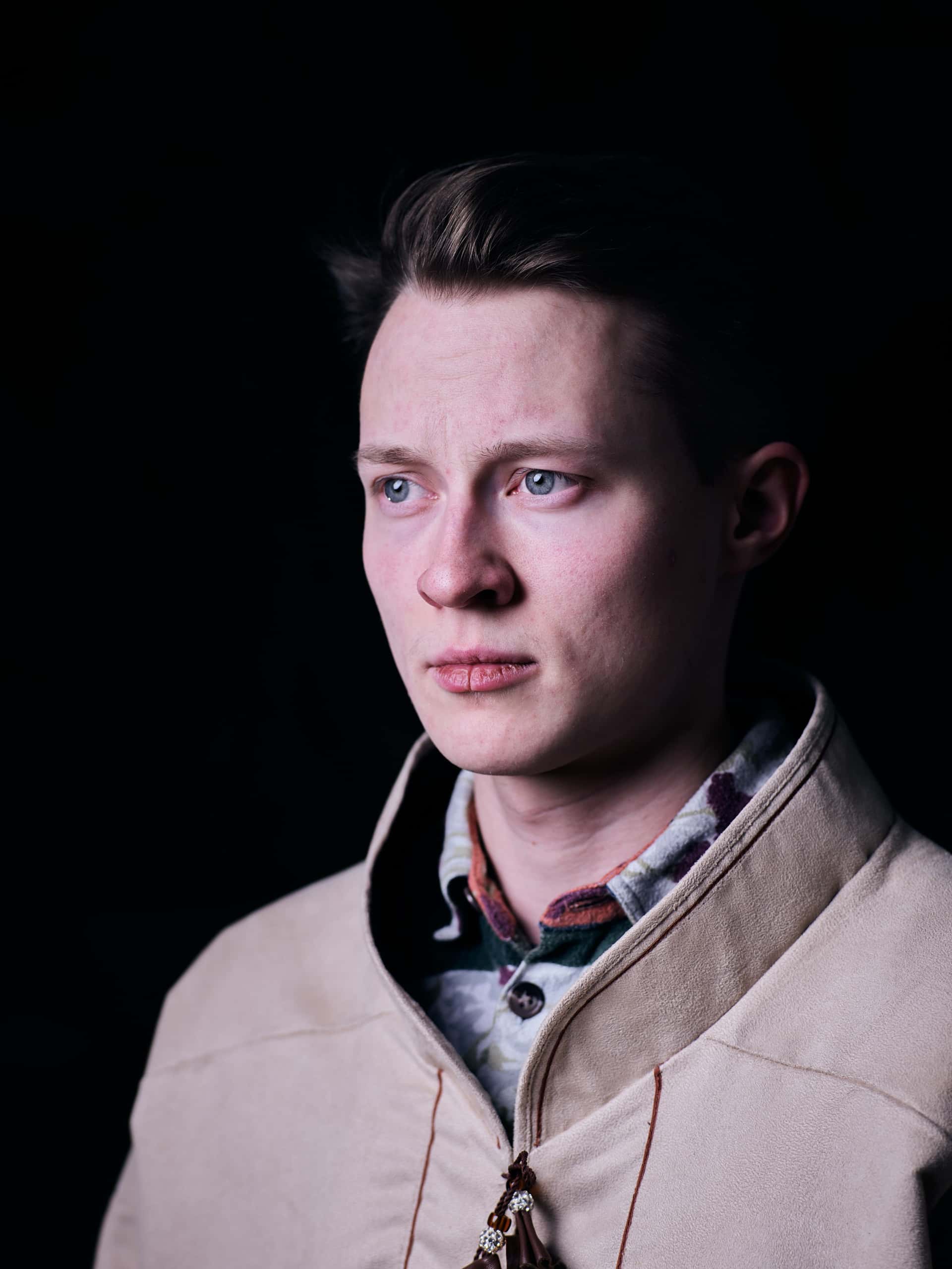 Portrettfoto av artisten Emil Kárlsen