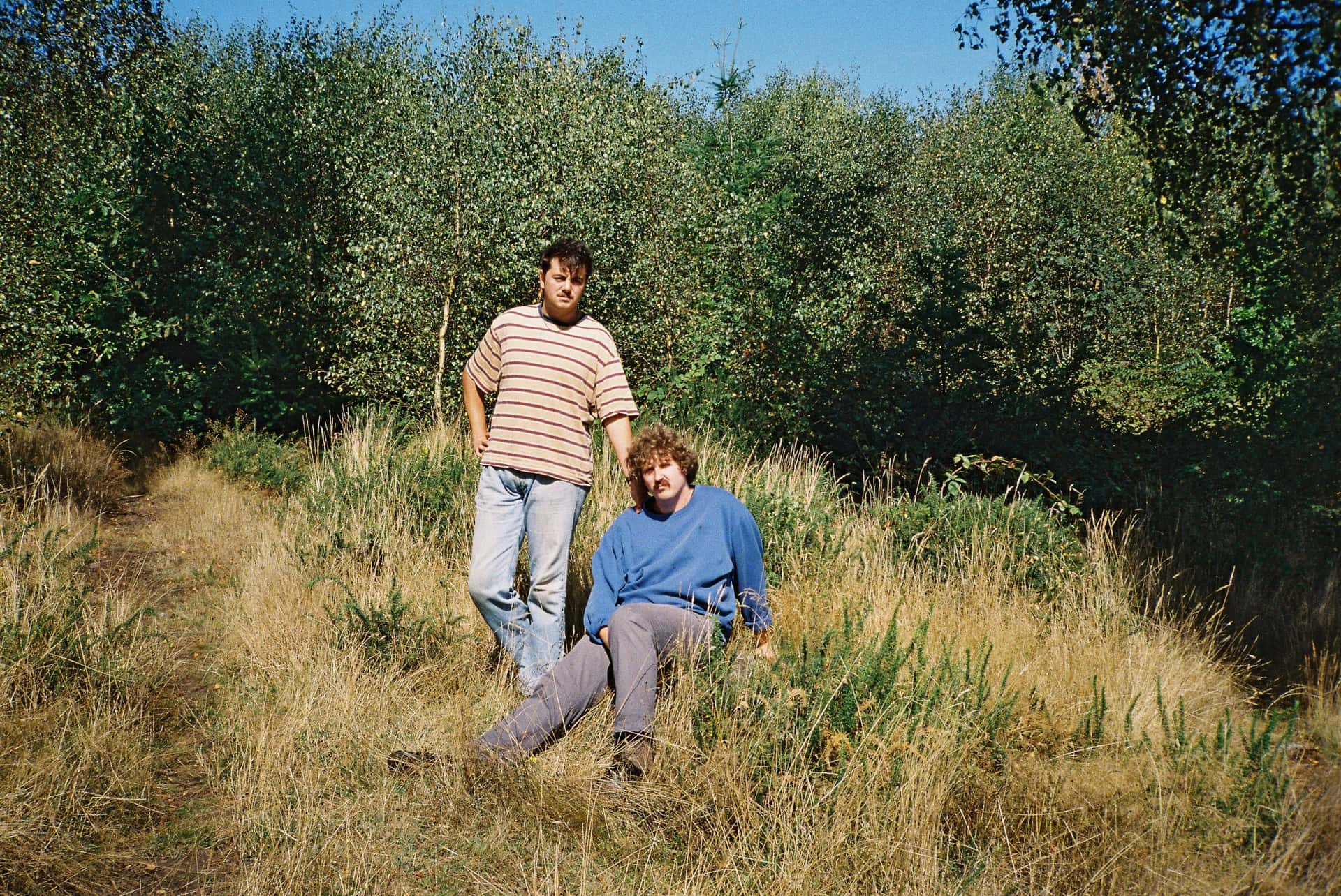 Den britiske duoen Getdown Services, som spiller på Øyanatt, i skogen