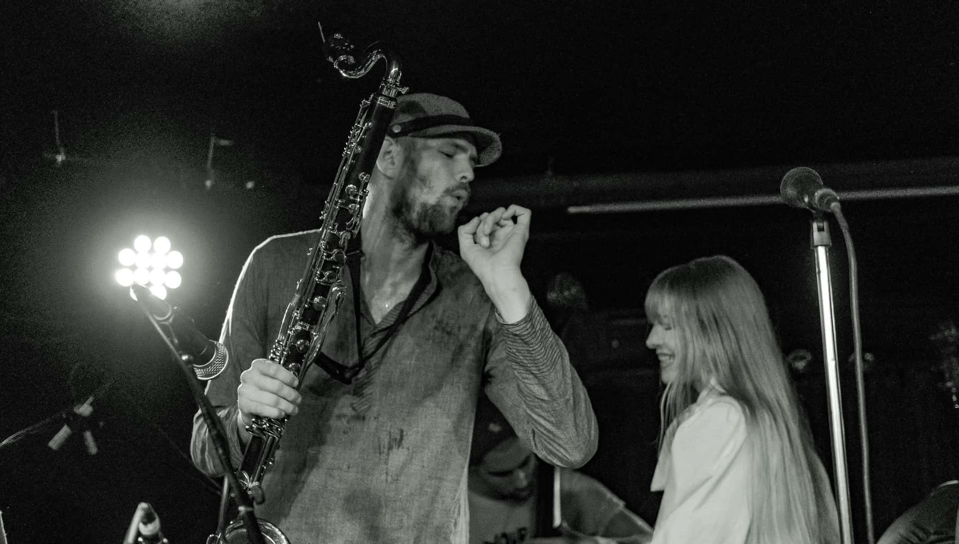 Bandleder Andreas Røysum på scena