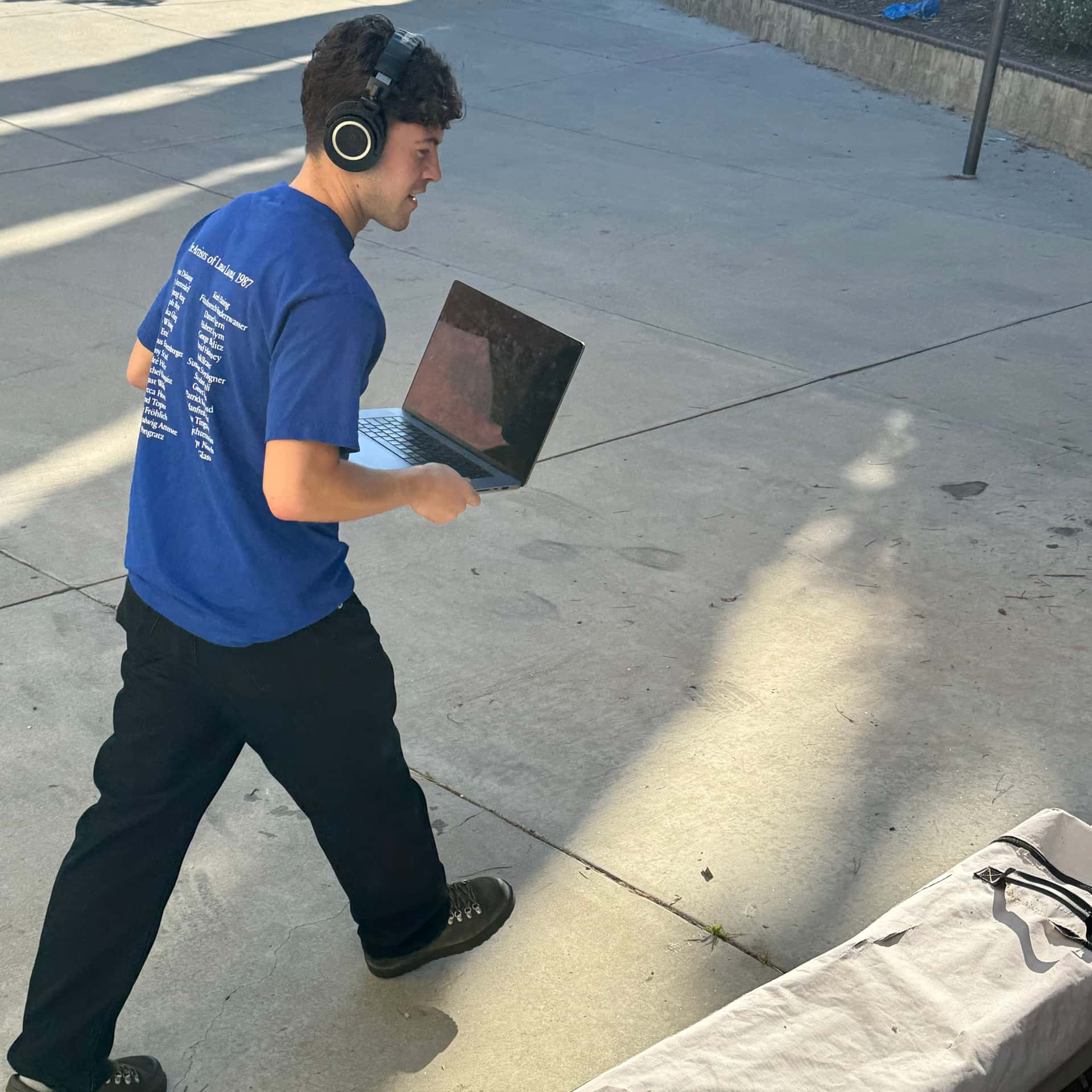Den norske DJen Sprinter går med PC og headsett