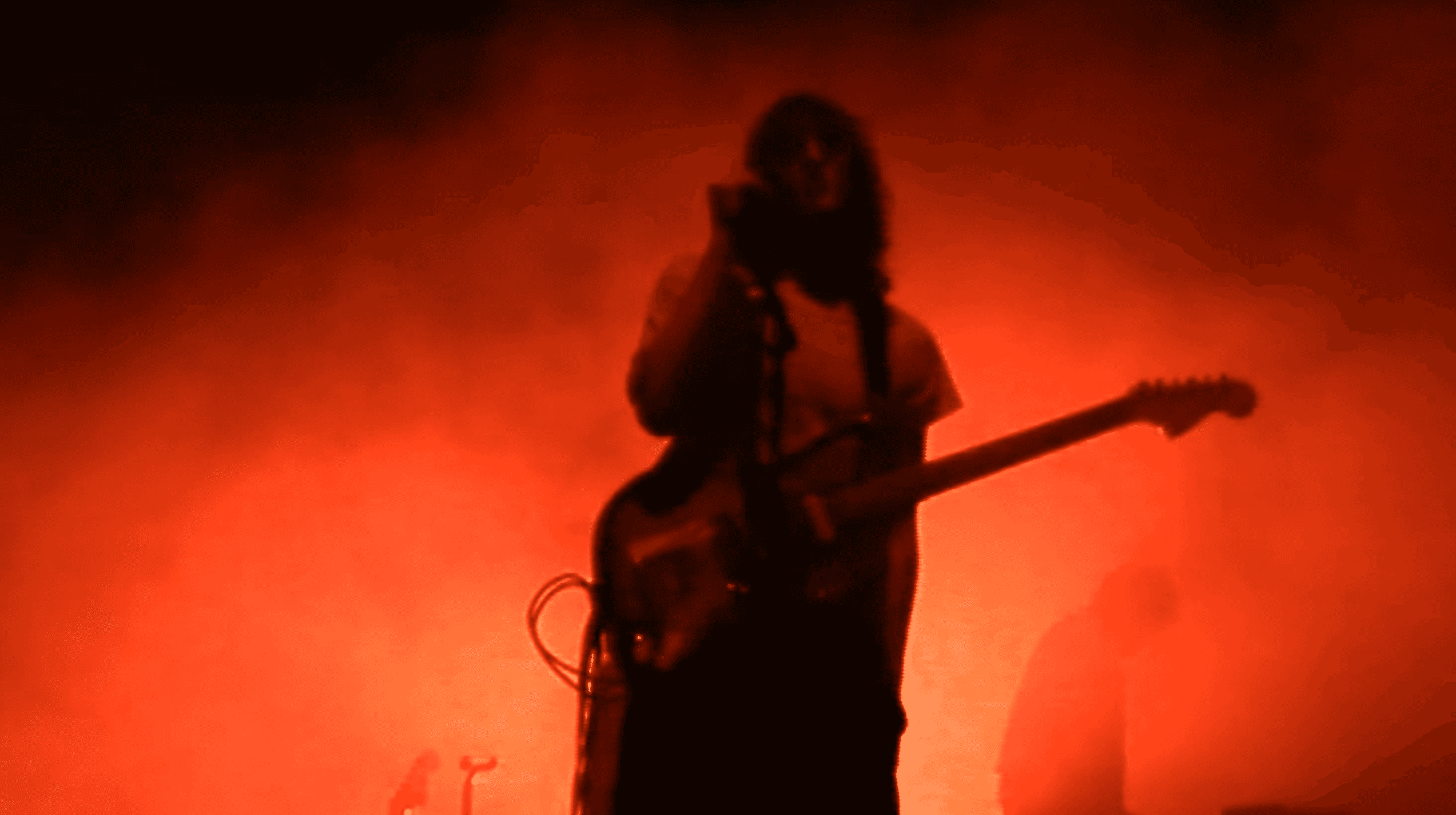 Den amerikanske artisten Mk.gee på scenen