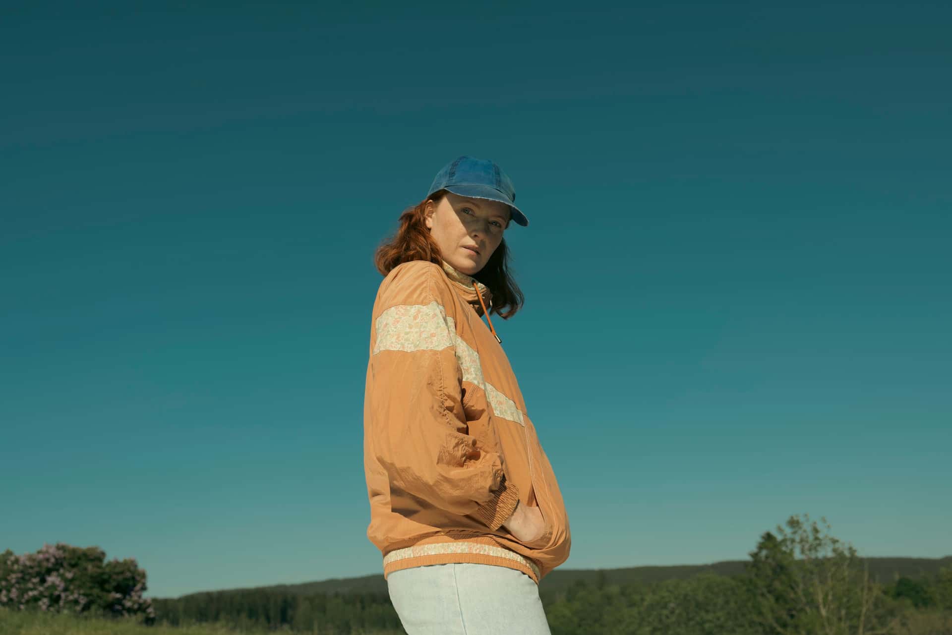 Artisten Louien ute i naturen