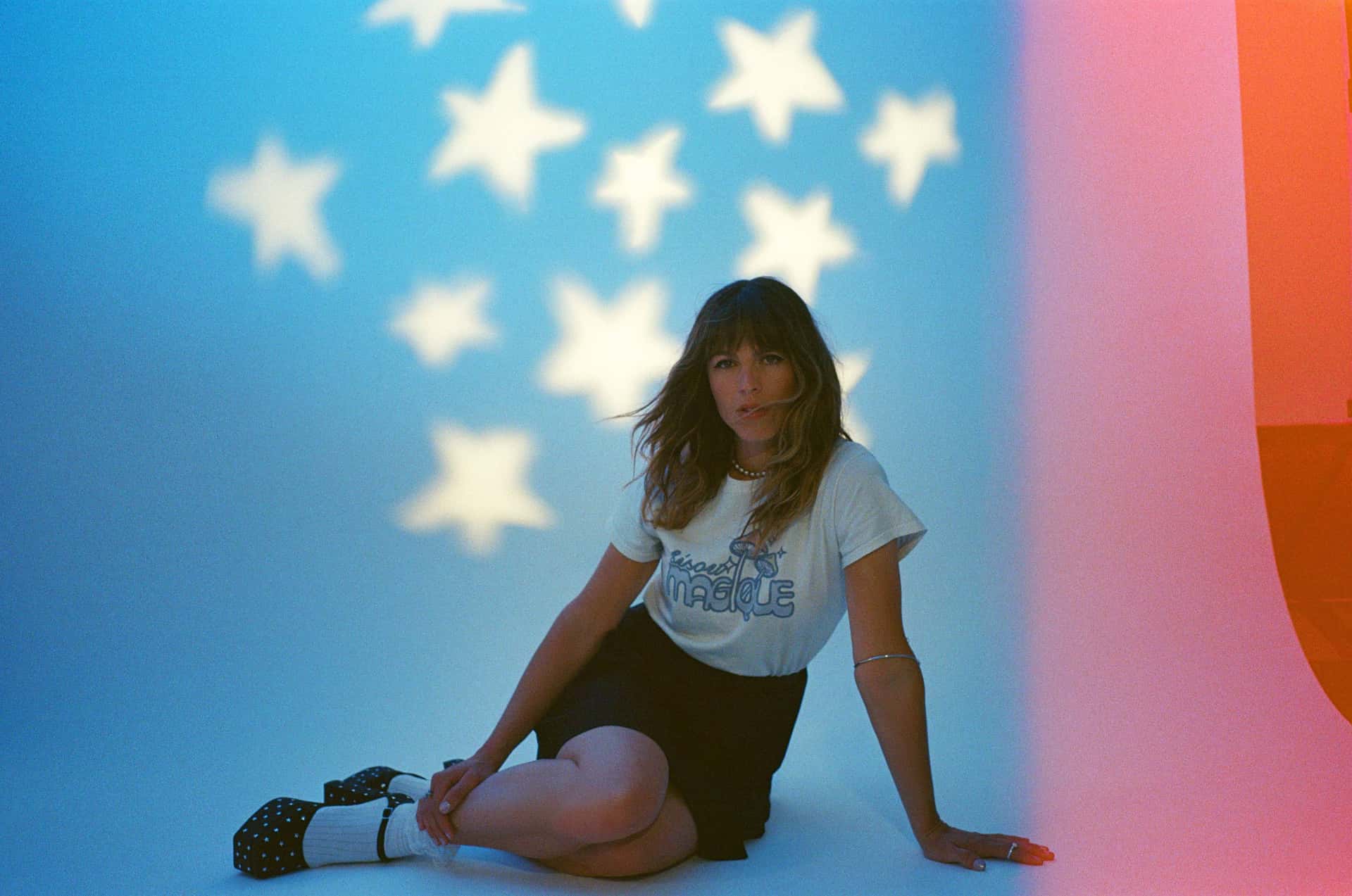 Franske Melody’s Echo Chamber sitter på gulvet
