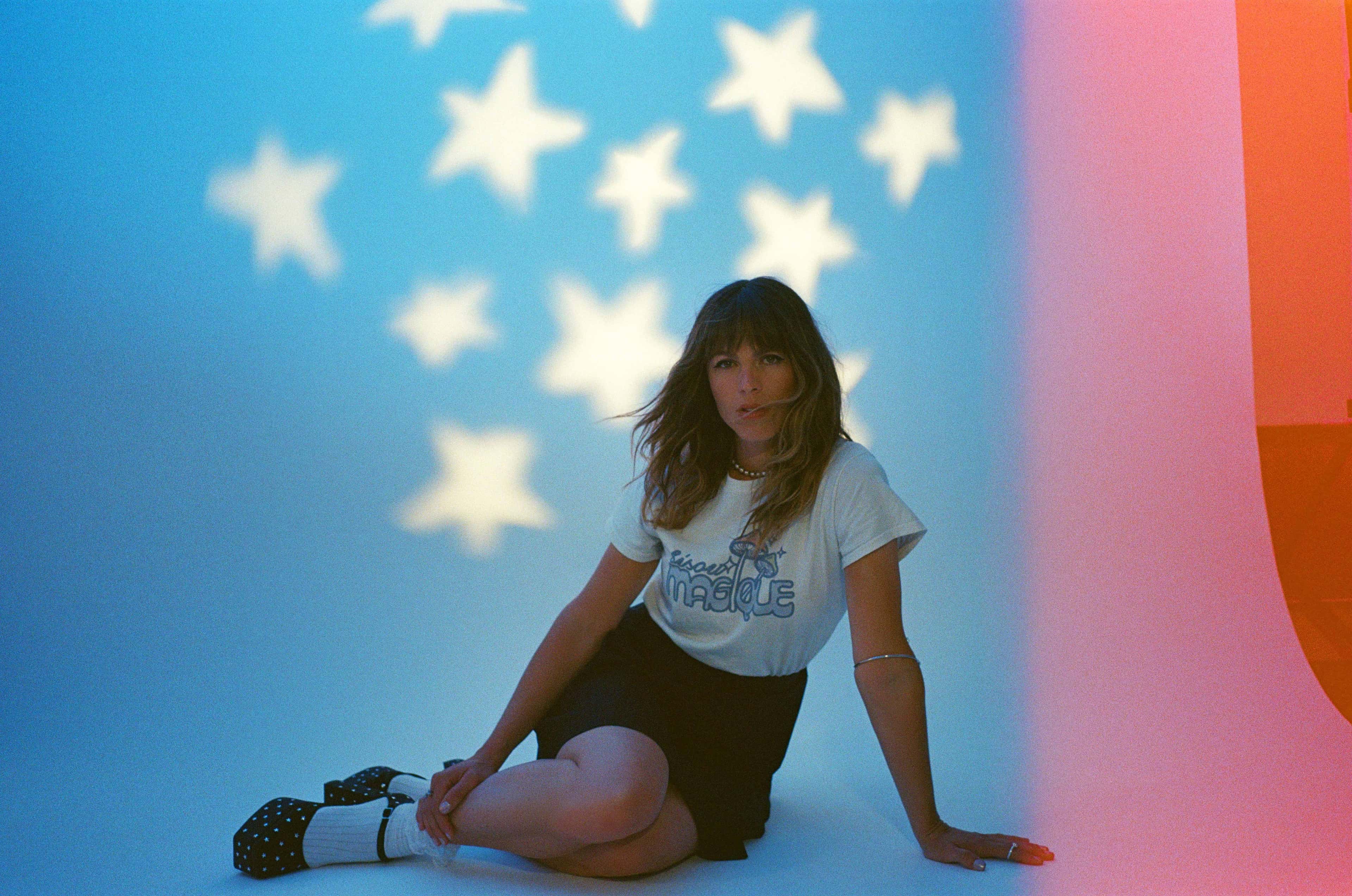 Franske Melody’s Echo Chamber sitter på gulvet