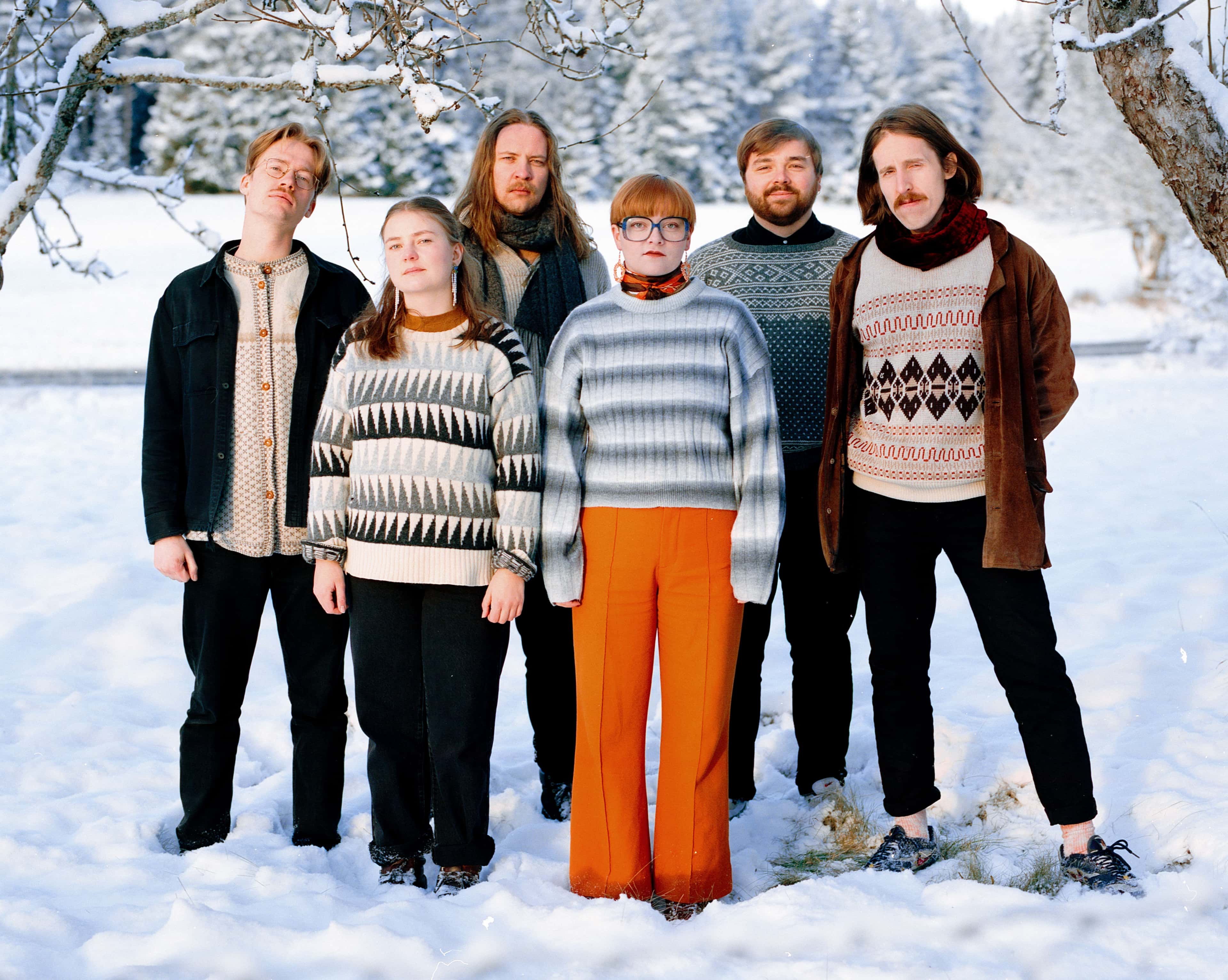 De to norske banda Kanaan og Ævestaden står i snøen