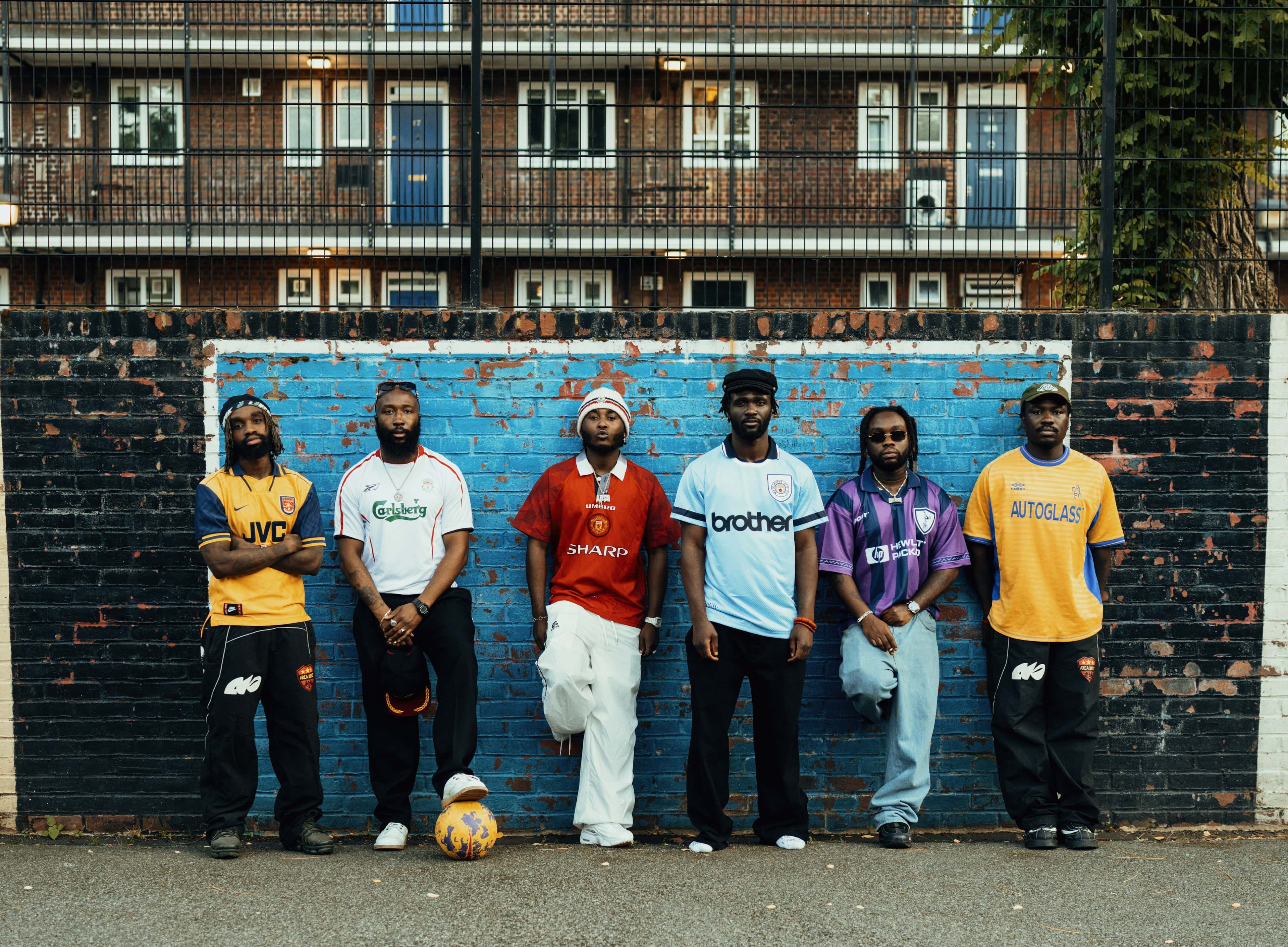 Den britiske gruppa NSG har stilt seg mot en vegg