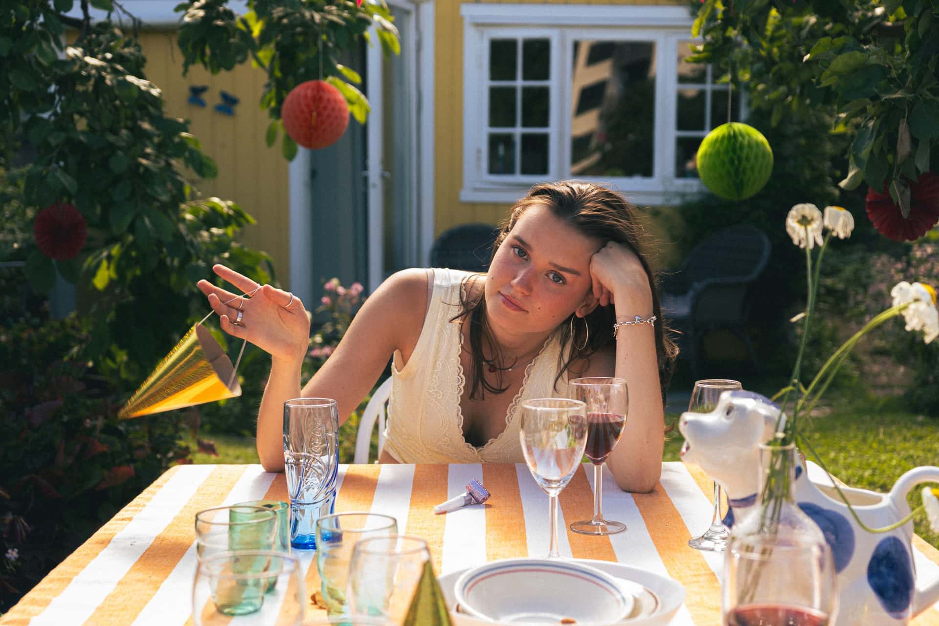 Artisten Anna Lille på sommerfest