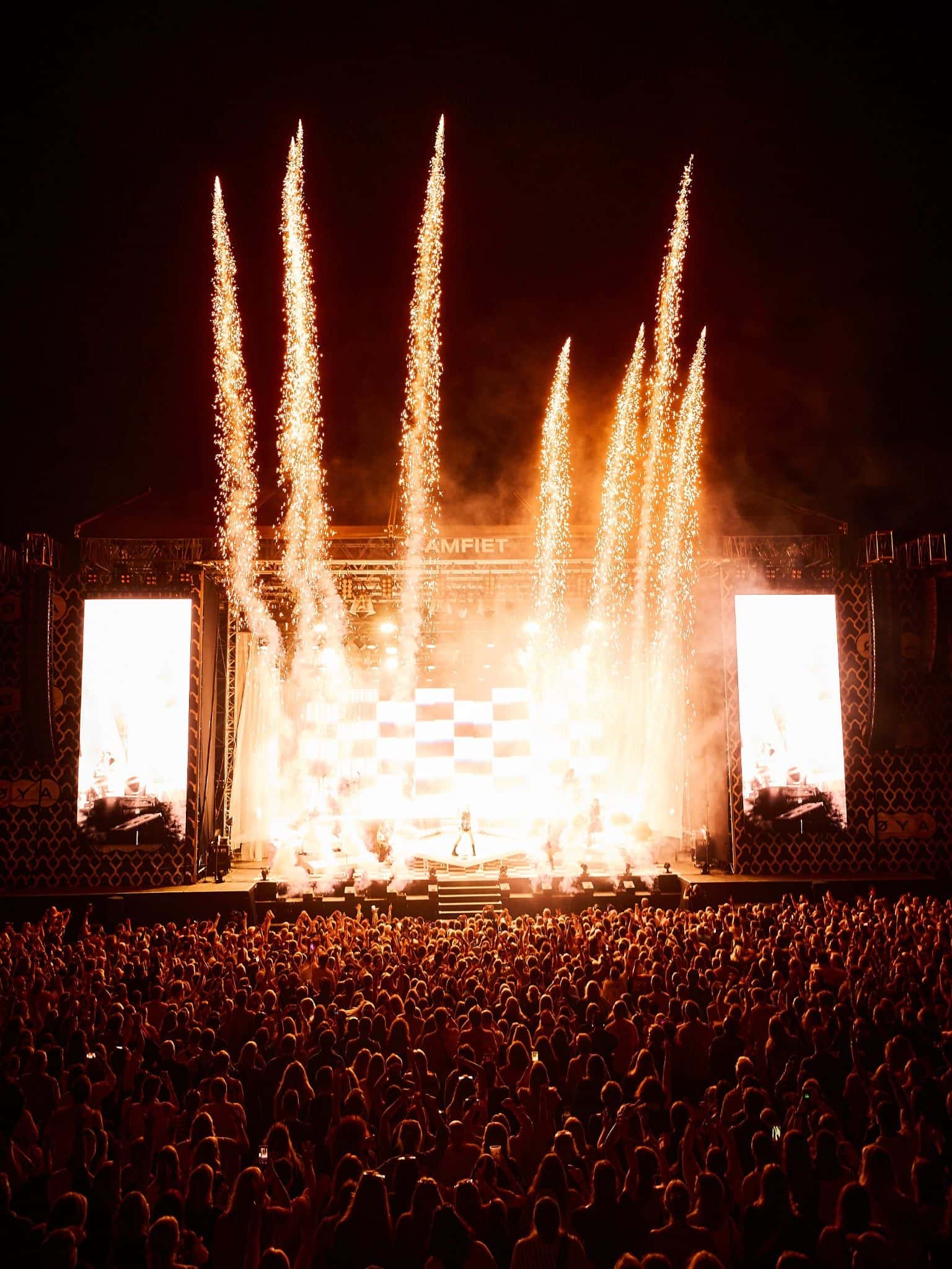 Imponerende pyro under Dagnys konsert på Øya i 2026