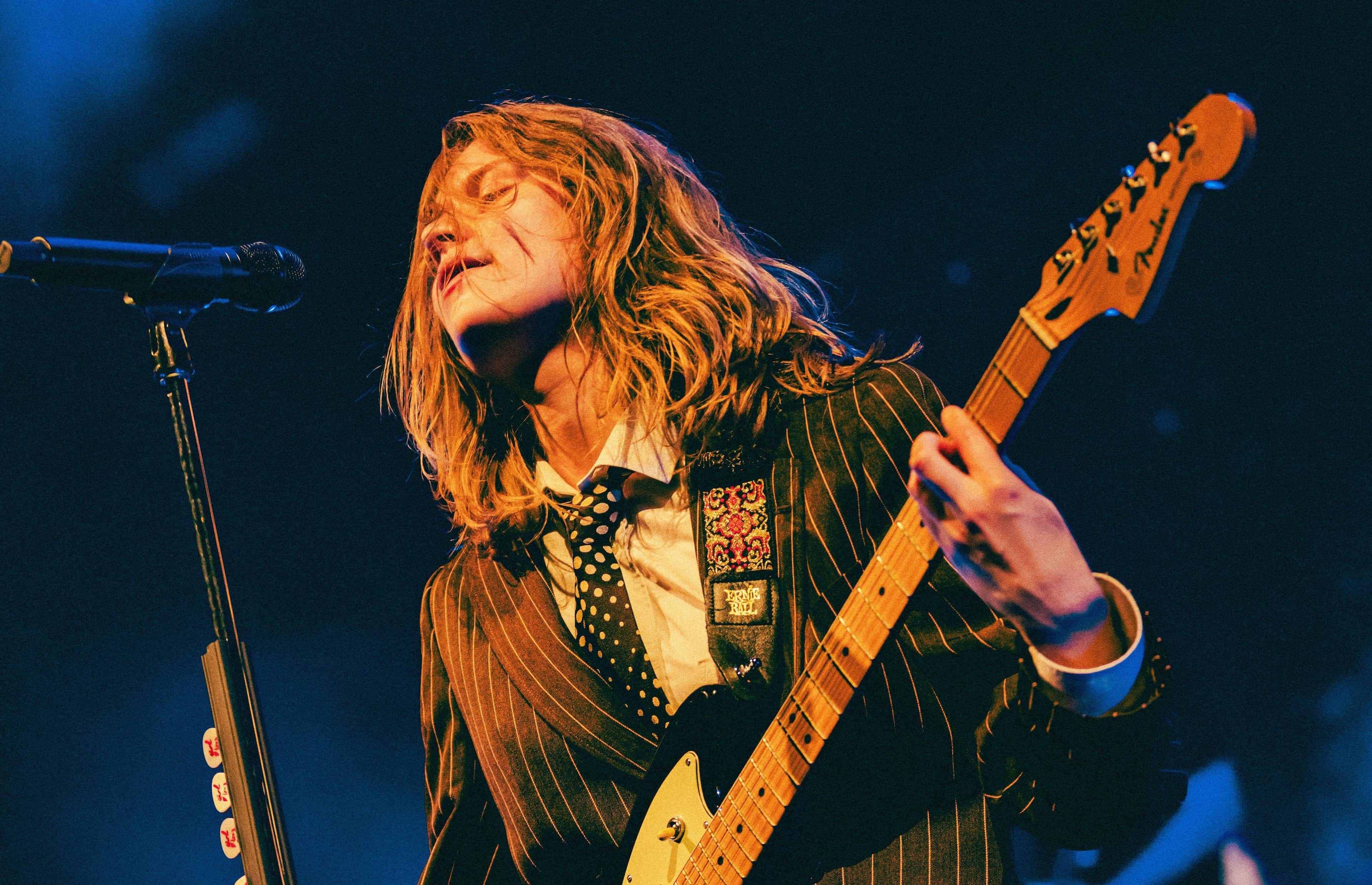 Artisten Girl in Red på scena
