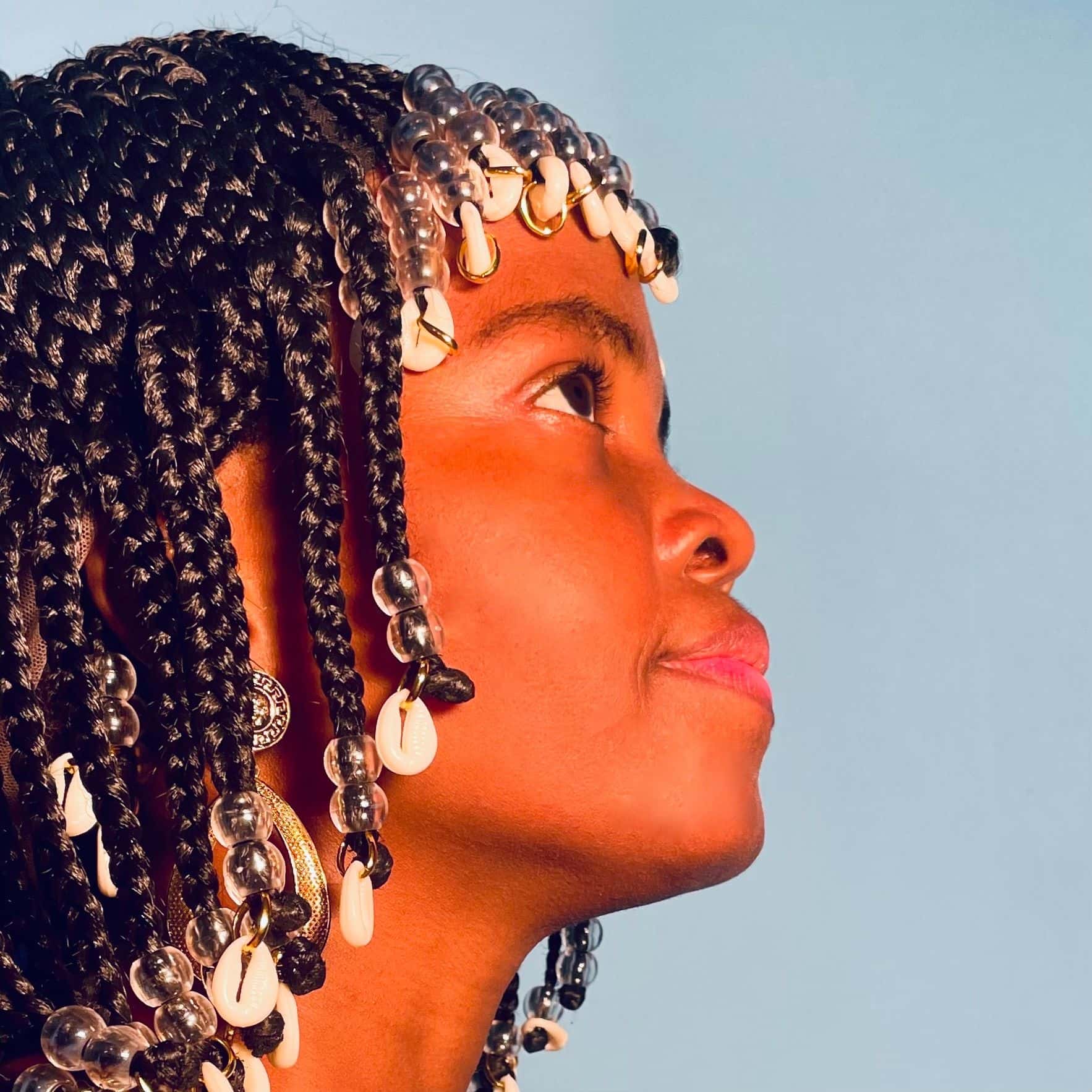 Den ghanesiske artisten Florence Adooni