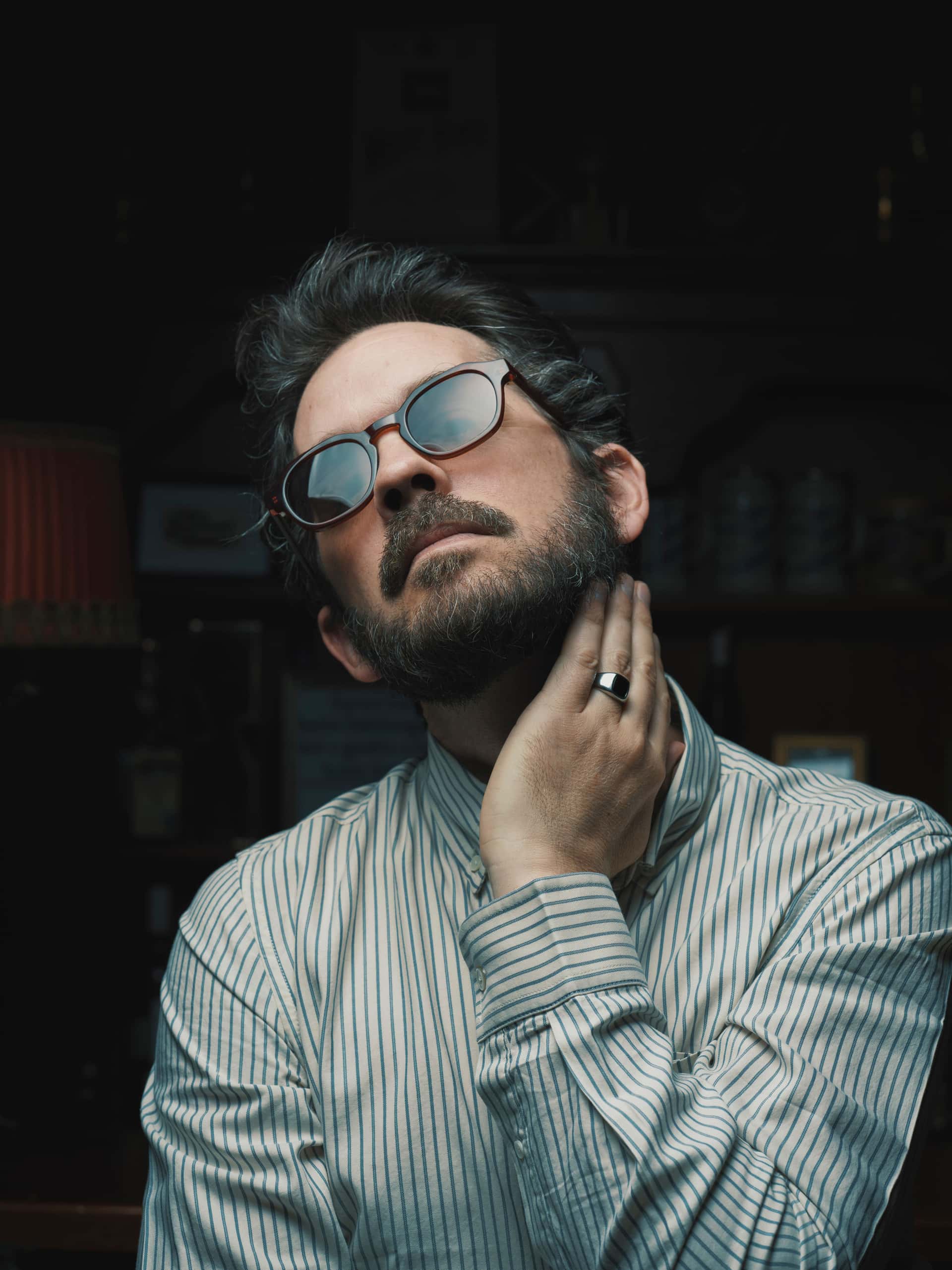 Artisten ThomasDybdahlmed solbriller